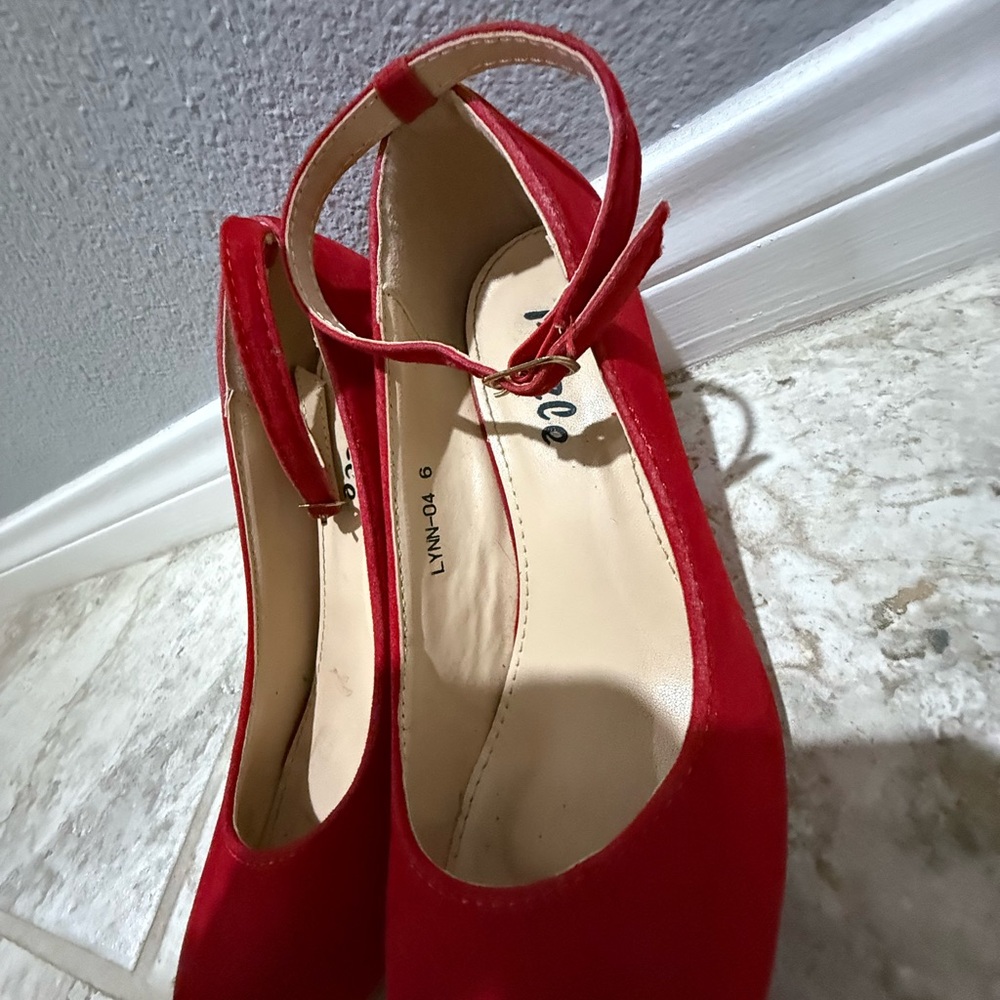 Elegant Red Wedge Heels - Picture 6 of 6